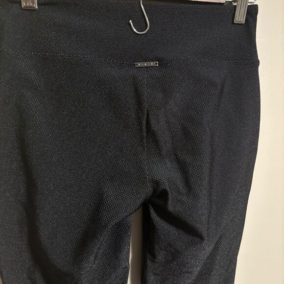 Koral Playa Mid Rise Textured Mesh Panel Legging in Black- Size Medium - Picture 6 of 9